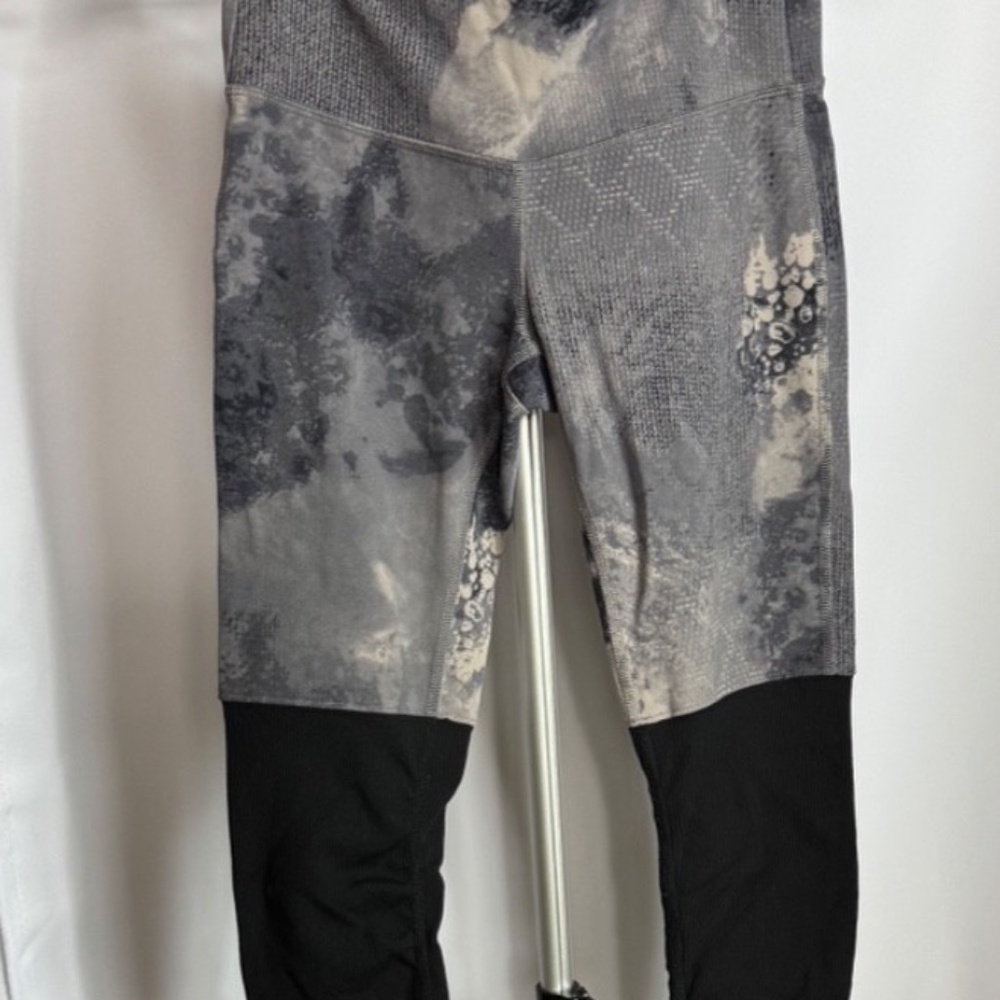 Alo Yoga High-Waist Goddess Leggings • Size XS • Gray Abstract • Athleisure